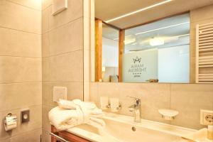Koupelna v ubytování Hotel Maria Theresia