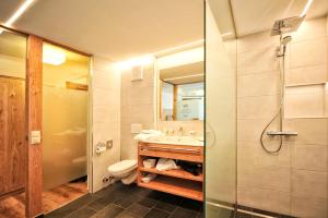Koupelna v ubytování Hotel Maria Theresia