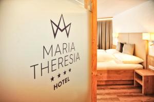 Postel nebo postele na pokoji v ubytování Hotel Maria Theresia