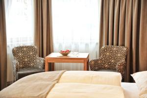 Postel nebo postele na pokoji v ubytování Hotel Maria Theresia