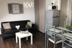 Kuchyň nebo kuchyňský kout v ubytování Appartement front mer proche omaha & utah beach - 3 + 5 fotografií