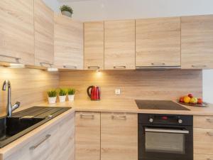 Kuchyňa alebo kuchynka v ubytovaní Feniks Apartament