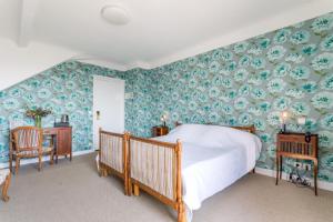 Ein Bett oder Betten in einem Zimmer der Unterkunft Hotel Les Goelands