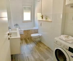 Koupelna v ubytování Diamant Apartments + 37 fotografií