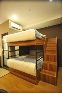 Poschodová posteľ alebo postele v izbe v ubytovaní Skye Hotel Sunway