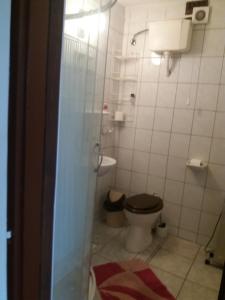 Koupelna v ubytování Lillafüred Kapuja Hotel + 37 fotografií