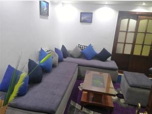 Кът за сядане в Private Family Apartment in Dokki