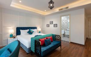 Giường trong phòng chung tại Minasi HanoiOi Hotel