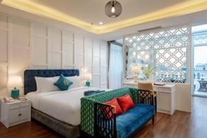 Giường trong phòng chung tại Minasi HanoiOi Hotel