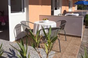 Patio alebo iná vonkajšia časť ubytovania Apartments Krajina