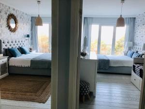 Postel nebo postele na pokoji v ubytování Biały Apartament Hampton w Playa Baltis