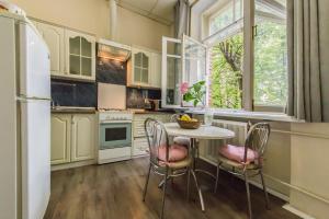 a kitchen with a table and chairs and a refrigerator at 2х-кімнатна квартира на Майдані Незалежності in Kyiv