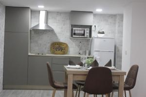A kitchen or kitchenette at Loft Turístico en casco histórico, Wifi y TV satélite gratis