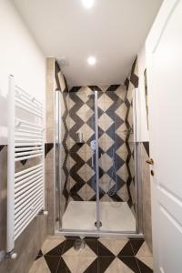 Ένα μπάνιο στο Galluppi Design Apartment By HouseinNaples