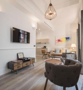 a living room with a couch and a table at Puerta Catedral Holiday Suites in Seville