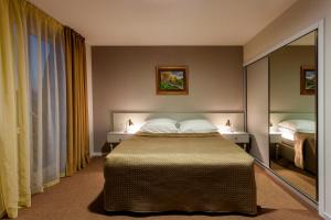 Postel nebo postele na pokoji v ubytování Hotel ZP Palace