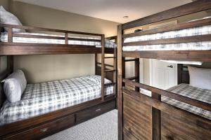 Ένα ή περισσότερα κρεβάτια σε δωμάτιο στο Large luxurious upper floor condo in Sierra Lane