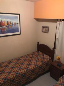 Una cama o camas en una habitación de Villa Gesell zona norte pinar cerca playa