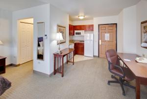 Kuchyň nebo kuchyňský kout v ubytování Staybridge Suites Rockford by IHG
