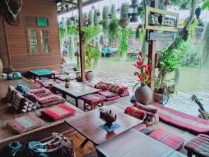 Un jardín fuera de Baan Ing Suan