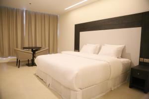 Posteľ alebo postele v izbe v ubytovaní Manazil Aldar Hotel
