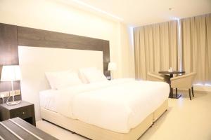 Posteľ alebo postele v izbe v ubytovaní Manazil Aldar Hotel
