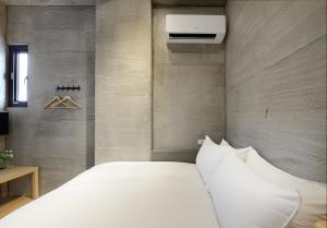 Letto o letti in una camera di Donggang Jingdi B&B