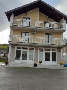 Φωτογραφία από το άλμπουμ του Sweet Holiday Home σε Hadžići