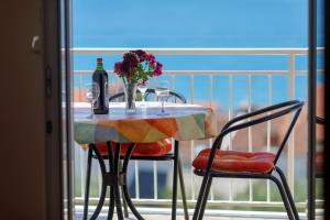 Balkón nebo terasa v ubytování Sea view apartment Manda
