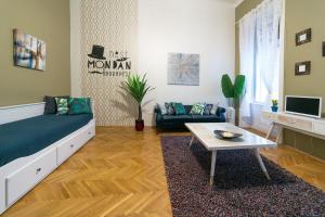 Televízia a/alebo spoločenská miestnosť v ubytovaní The Mondain Apartments Budapest