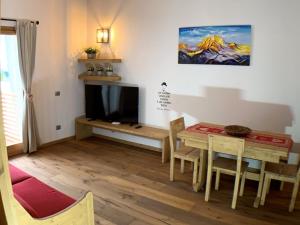 TV a/nebo společenská místnost v ubytování ILIA House