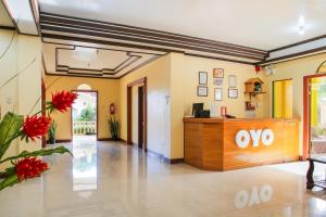 an empty lobby with an ovo sign on a desk at OYO 422 Villa Emilia Pension House in Panglao