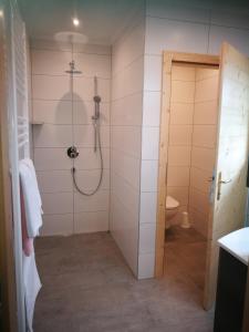 Ένα μπάνιο στο Gästezimmer Steiner