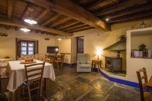 TV a/nebo společenská místnost v ubytování Casa Rural del Corral