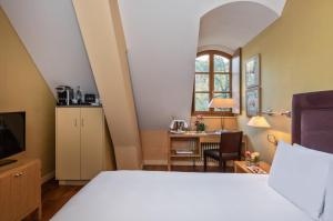 Postel nebo postele na pokoji v ubytování Hôtel Résidence Parc des Eaux Vives