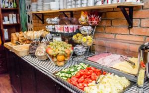 een tafel gevuld met veel groenten en fruit bij 7Days B&B in Bratislava