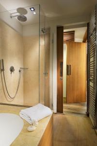 Un baño de Margutta 54 Luxury Suites