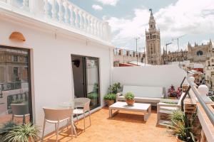 Gallery image of Puerta Catedral Holiday Suites in Seville
