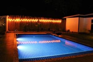 Bazén v ubytování Serene Resort nebo v jeho okolí