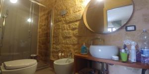 Koupelna v ubytování Aljama - Downtown B&B