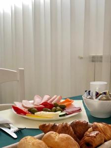 Opțiuni de mic dejun disponibile oaspeților de la London Hotel