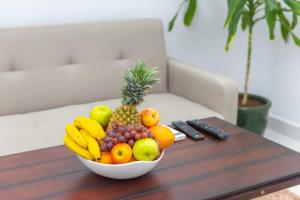 a bowl of fruit sitting on a coffee table at Al Sqlawi Hotel Apartment in Al Ḩadd