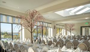Un restaurant u otro lugar para comer en Bloomfield House Hotel, Leisure Club & Spa