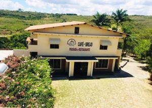 a building with a sign that reads rice seed ranch exchange at Pousada Café do Brejo in Triunfo