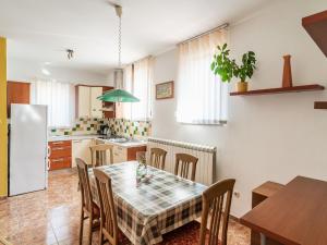 Η κουζίνα ή μικρή κουζίνα στο Apartment Kate-1 by Interhome