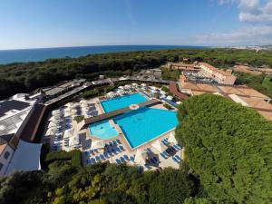 Bazén v ubytování Garden Toscana Resort nebo v jeho okolí