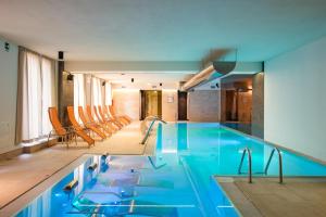 Bazén v ubytování Garden Toscana Resort nebo v jeho okolí