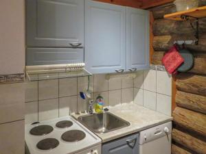 Virtuvė arba virtuvėlė apgyvendinimo įstaigoje Holiday Home Putilanranta by Interhome