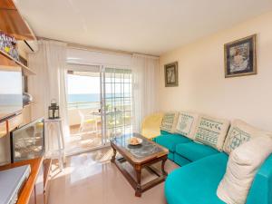 Μια τηλεόραση ή/και κέντρο ψυχαγωγίας στο Apartment Front Beach by Interhome
