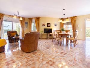 Posedenie v ubytovaní Holiday Home Jardi by Interhome